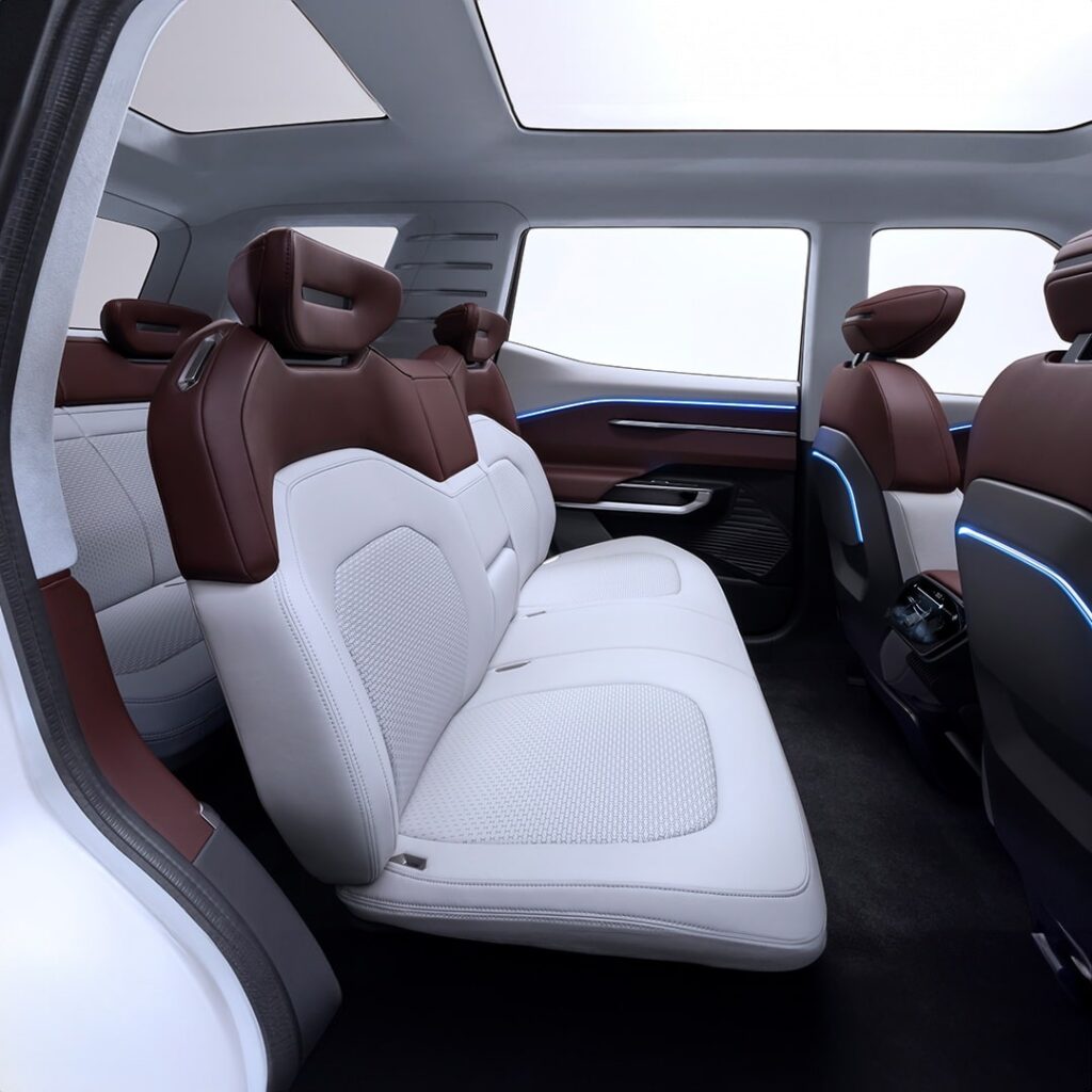Nội thất Mitsubishi Destinator